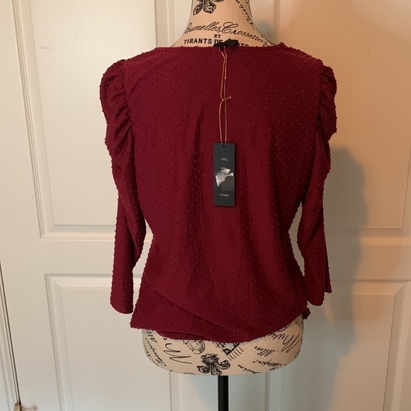 W5 Concepts puffy sleeved burgundy top. Size medium - Picture 5 of 6